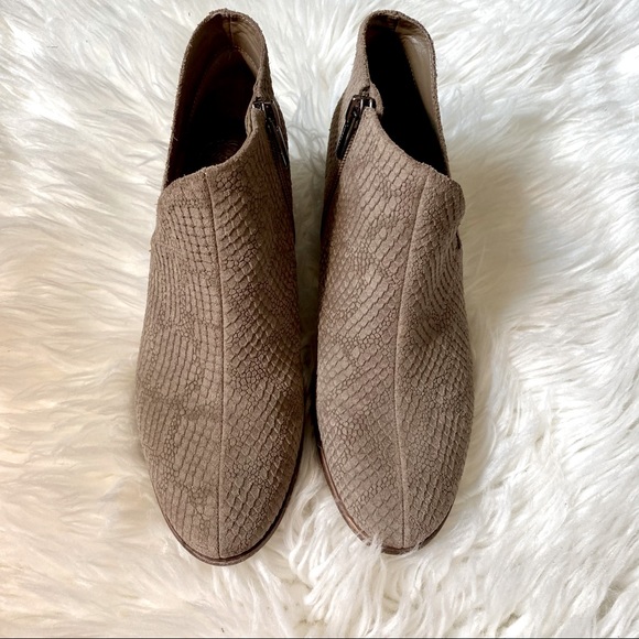 Vince Camuto Shoes - Women’s Vince Camuto Phendra Booties Size 6.5